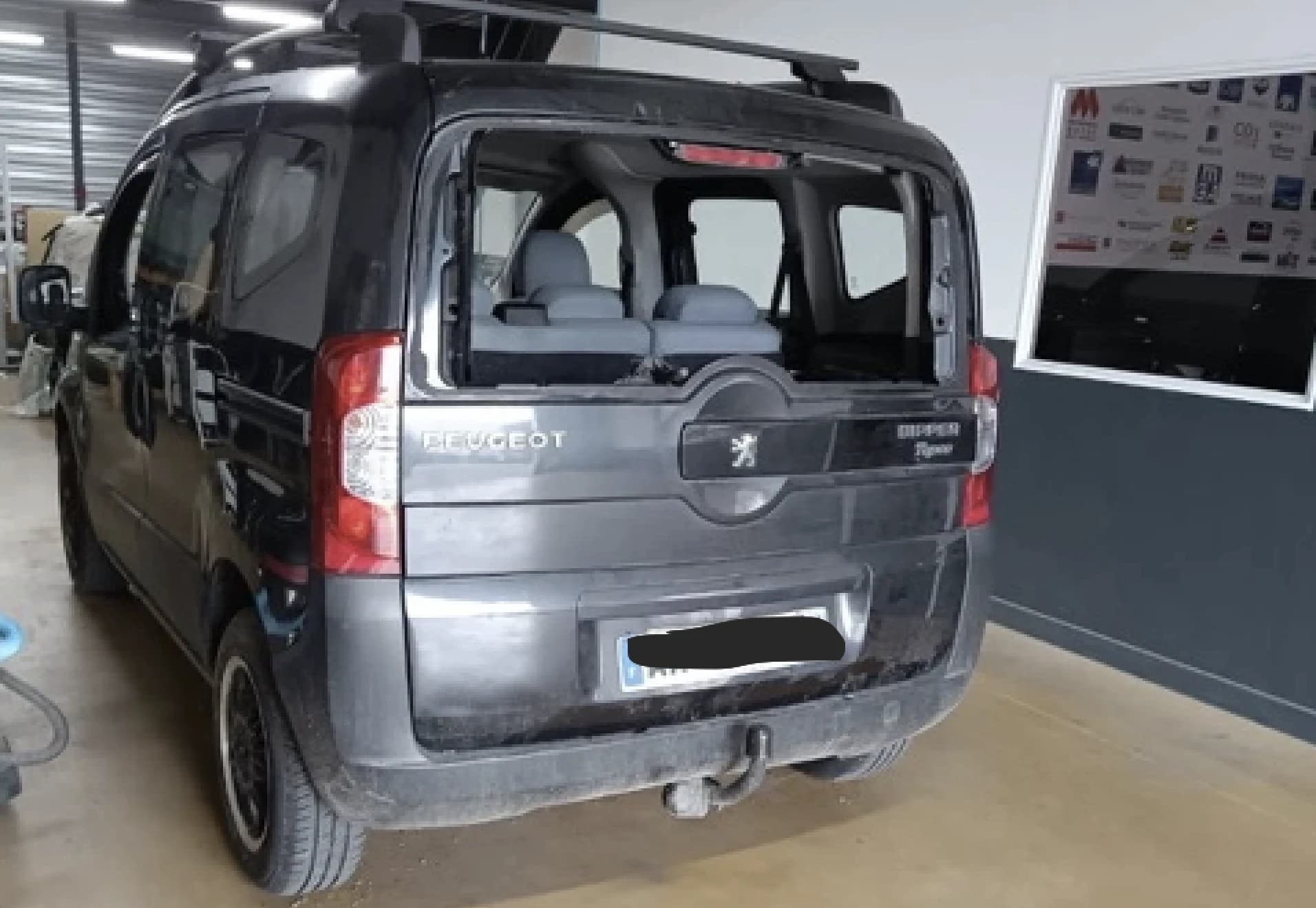 Remplacement vitre arrière Peugeot Bipper