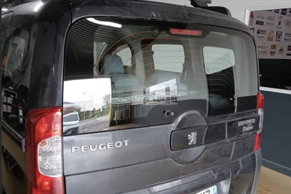 Remplacement vitre arrière Peugeot Bipper - Après intervention