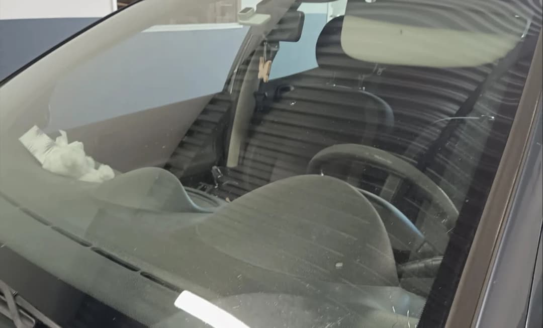 Remplacement pare-brise Peugeot 206 - Avant intervention