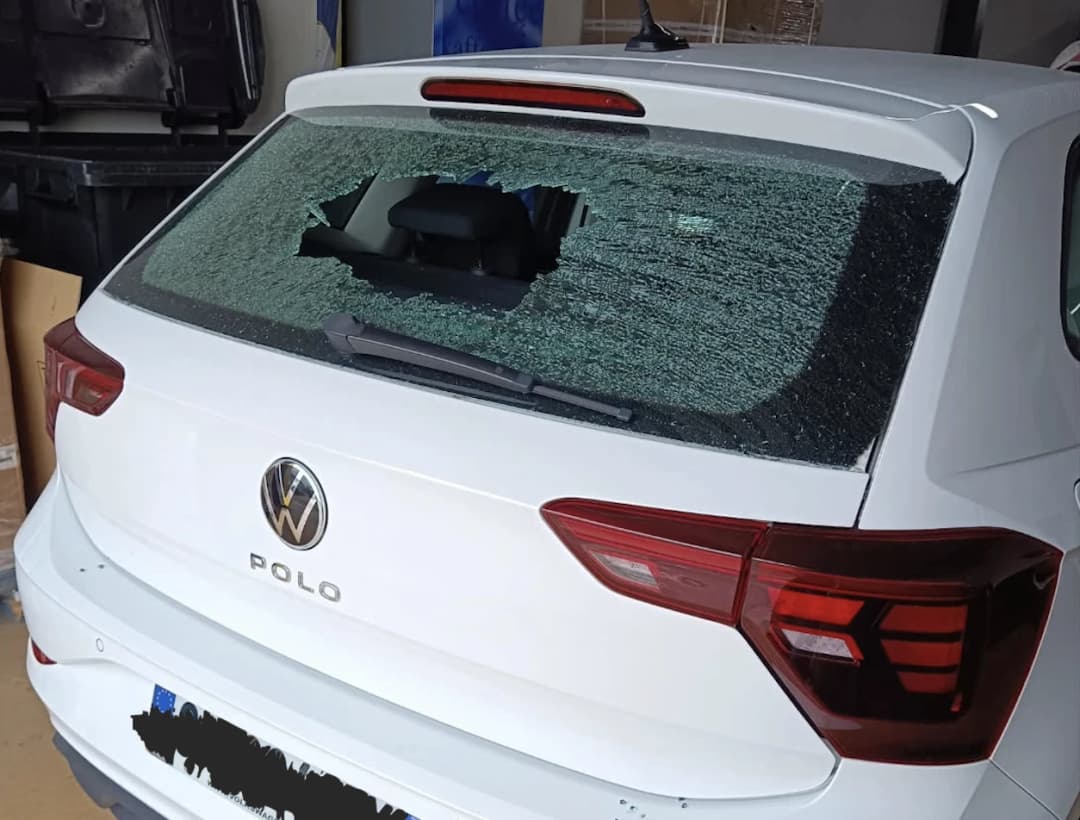 Remplacement lunette arrière Volkswagen Polo 7 - Avant intervention