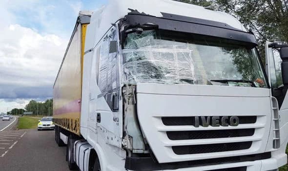 Pare-brise poids lourd